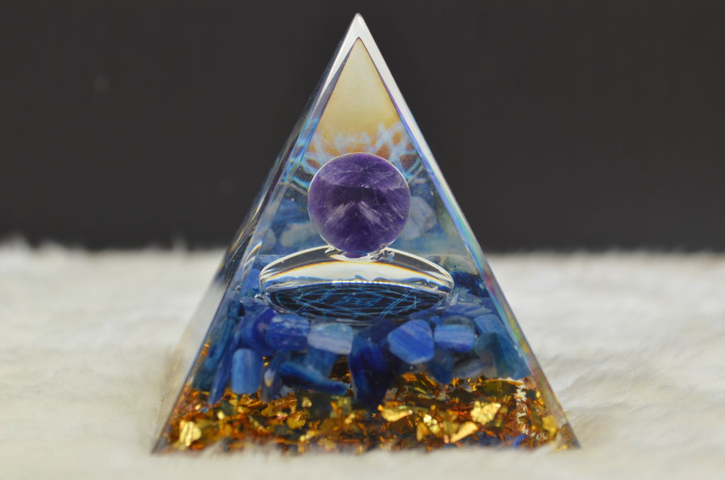 蓝晶石“黄金”繁荣金字塔