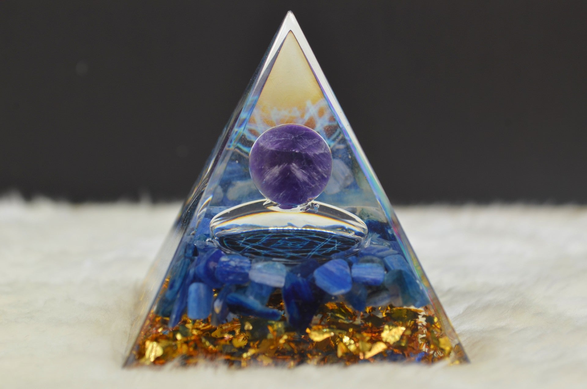蓝晶石“黄金”繁荣金字塔
